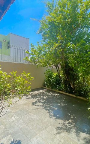 Casa à venda com 175m², 3 quartos e 4 vagas Casa à venda com 175m², 3 quartos e 4 vagasQuintal