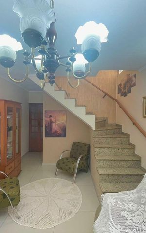 Casa à venda com 175m², 3 quartos e 4 vagas Casa à venda com 175m², 3 quartos e 4 vagasSala