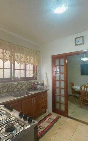 Casa à venda com 175m², 3 quartos e 4 vagas Casa à venda com 175m², 3 quartos e 4 vagasCozinha