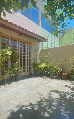 Casa à venda com 175m², 3 quartos e 4 vagas Casa à venda com 175m², 3 quartos e 4 vagasQuintal