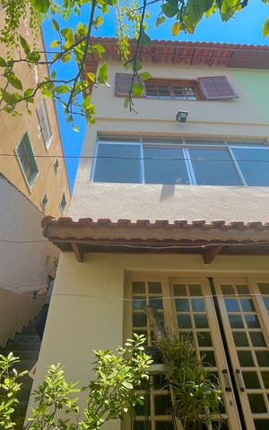 Casa à venda com 175m², 3 quartos e 4 vagas Casa à venda com 175m², 3 quartos e 4 vagasDetalhe vista externa