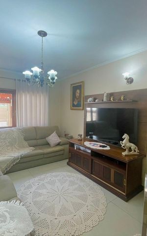 Casa à venda com 175m², 3 quartos e 4 vagas Casa à venda com 175m², 3 quartos e 4 vagasSala
