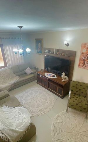 Casa à venda com 175m², 3 quartos e 4 vagas Casa à venda com 175m², 3 quartos e 4 vagasSala