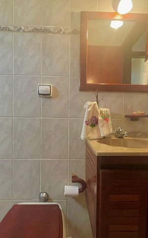 Casa à venda com 175m², 3 quartos e 4 vagas Casa à venda com 175m², 3 quartos e 4 vagasBanheiro 2