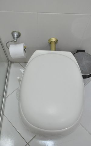Casa à venda com 345m², 4 quartos e 10 vagasBanheiro da Suíte 2