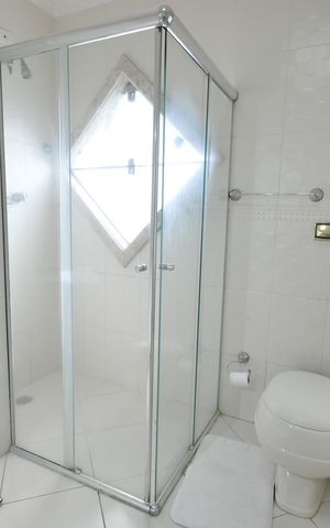 Casa à venda com 345m², 4 quartos e 10 vagasBanheiro da Suíte Master