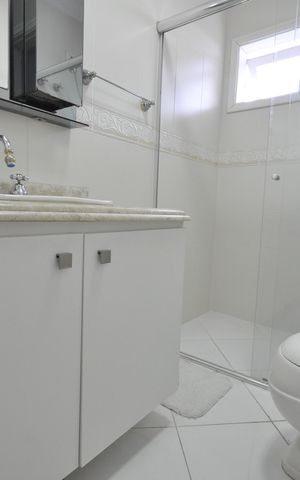 Casa à venda com 345m², 4 quartos e 10 vagasBanheiro da Suíte 2
