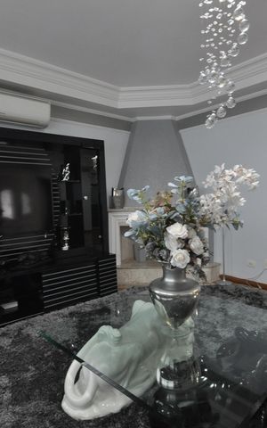 Casa à venda com 345m², 4 quartos e 10 vagasSala
