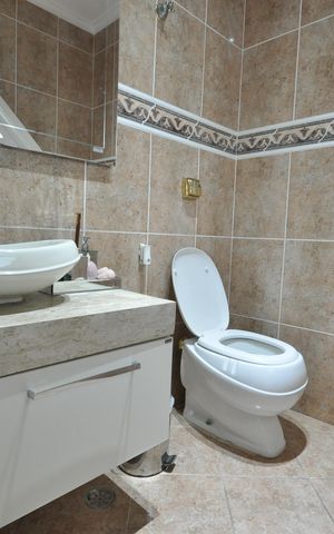 Casa à venda com 345m², 4 quartos e 10 vagasLavabo