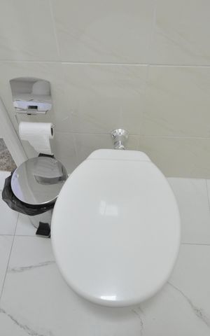 Casa à venda com 345m², 4 quartos e 10 vagasBanheiro de Serviço