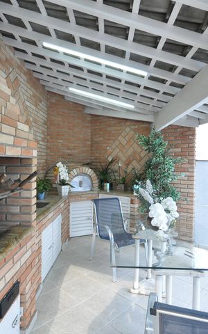 Casa à venda com 345m², 4 quartos e 10 vagasChurrasqueira