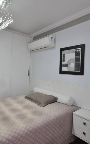 Casa à venda com 345m², 4 quartos e 10 vagasSuíte 2