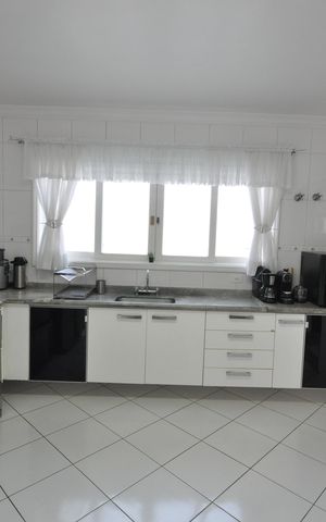 Casa à venda com 345m², 4 quartos e 10 vagasCozinha