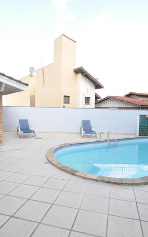 Casa à venda com 345m², 4 quartos e 10 vagasPiscina