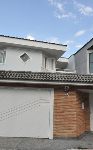 Casa à venda com 345m², 4 quartos e 10 vagasFachada