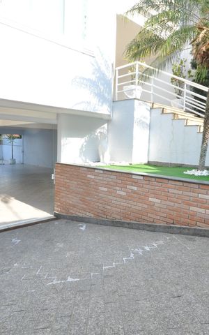Casa à venda com 345m², 4 quartos e 10 vagasGaragem