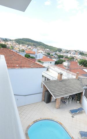 Casa à venda com 345m², 4 quartos e 10 vagasSacada da Sala de TV