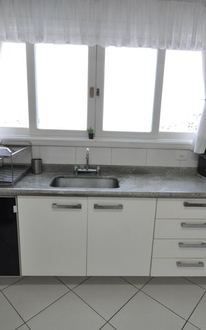 Casa à venda com 345m², 4 quartos e 10 vagasCozinha
