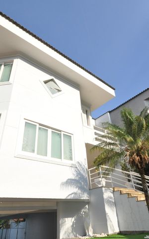 Casa à venda com 345m², 4 quartos e 10 vagasFachada