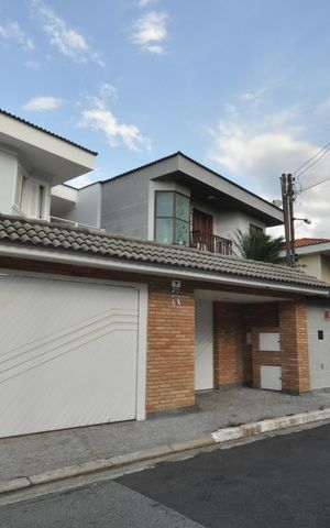 Casa à venda com 345m², 4 quartos e 10 vagasFachada