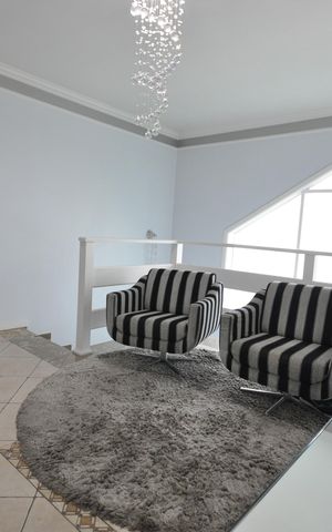 Casa à venda com 345m², 4 quartos e 10 vagasSala de Estar 2