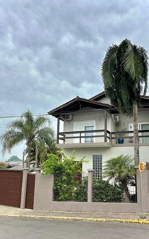 Casa à venda com 300m², 3 quartos e 4 vagas