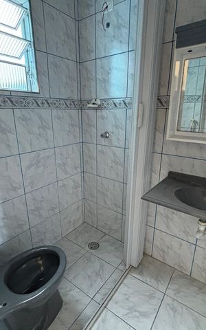 Casa para alugar com 70m², 2 quartos e sem vaga Casa para alugar com 70m², 2 quartos e sem vagaBanheiro da suíte