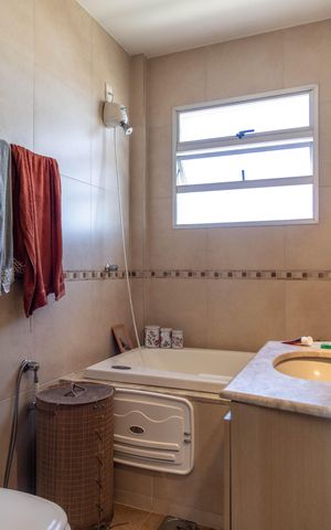 Apartamento à venda com 180m², 3 quartos e 2 vagas Apartamento à venda com 180m², 3 quartos e 2 vagasBanheiro da Suíte