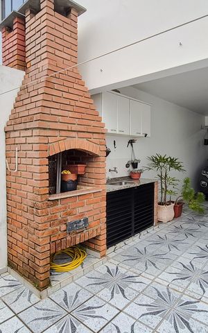Casa à venda com 260m², 3 quartos e 4 vagasQuintal