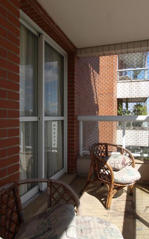 Apartamento à venda com 195m², 4 quartos e 3 vagasVaranda