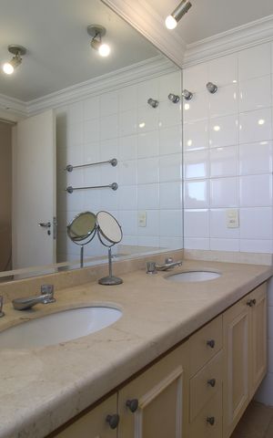 Apartamento à venda com 195m², 4 quartos e 3 vagasBanheiro da Suíte 2