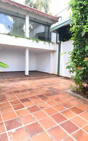 Casa à venda com 604m², 3 quartos e 6 vagasQuintal