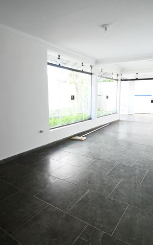 Casa à venda com 604m², 3 quartos e 6 vagasSala 2