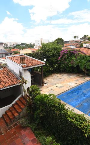 Casa à venda com 604m², 3 quartos e 6 vagasQuarto 2 - Vista