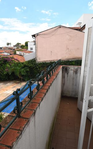 Casa à venda com 604m², 3 quartos e 6 vagasQuarto 2 - Sacada