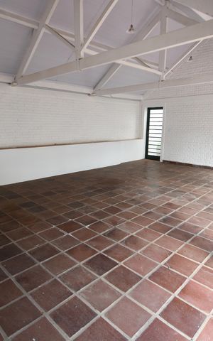 Casa à venda com 604m², 3 quartos e 6 vagasGaragem
