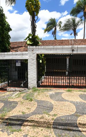 Casa à venda com 604m², 3 quartos e 6 vagasFachada / Placa