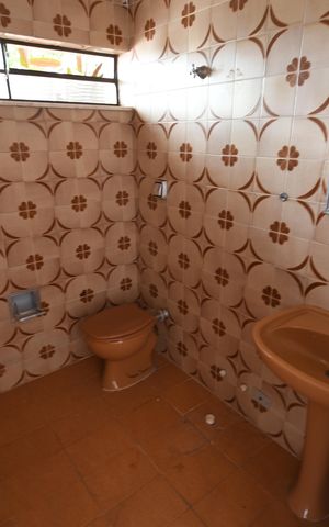 Casa à venda com 604m², 3 quartos e 6 vagasBanheiro de serviço