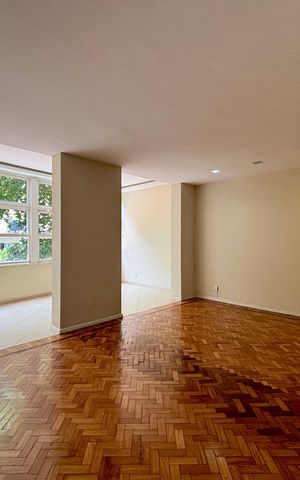 Apartamento para alugar com 216m², 3 quartos e 1 vaga Apartamento para alugar com 216m², 3 quartos e 1 vagaSala