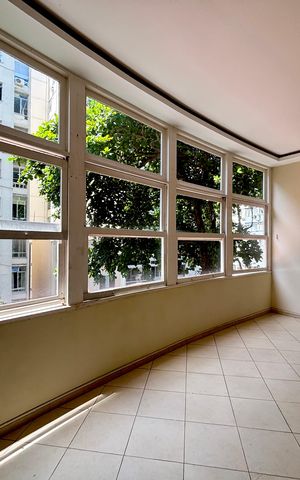 Apartamento para alugar com 216m², 3 quartos e 1 vaga Apartamento para alugar com 216m², 3 quartos e 1 vagaSala