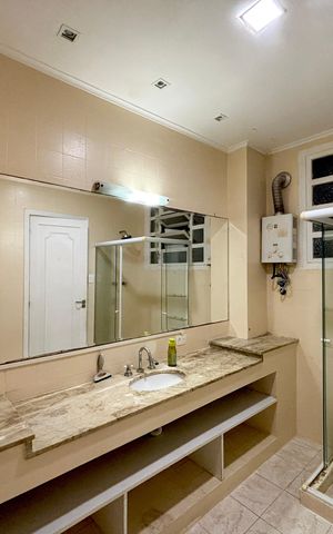 Apartamento para alugar com 216m², 3 quartos e 1 vaga Apartamento para alugar com 216m², 3 quartos e 1 vagaBanheiro social