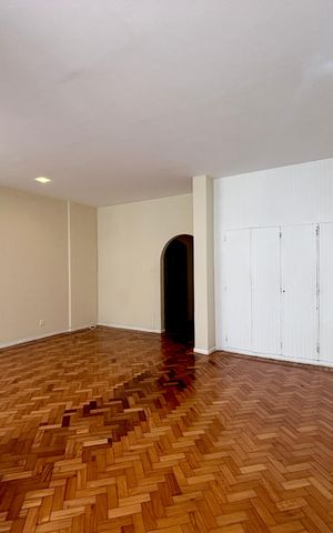 Apartamento para alugar com 216m², 3 quartos e 1 vaga Apartamento para alugar com 216m², 3 quartos e 1 vagaSala