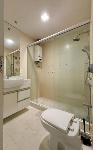 Apartamento para alugar com 216m², 3 quartos e 1 vaga Apartamento para alugar com 216m², 3 quartos e 1 vagaSuíte - banheiro