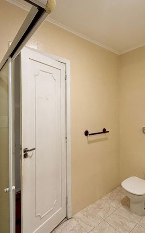 Apartamento para alugar com 216m², 3 quartos e 1 vaga Apartamento para alugar com 216m², 3 quartos e 1 vagaBanheiro social