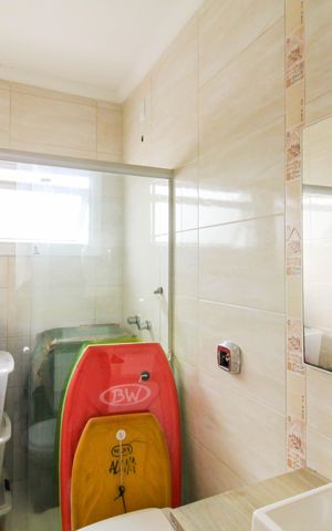 Casa à venda com 195m², 4 quartos e 2 vagas Casa à venda com 195m², 4 quartos e 2 vagasBanheiro da Suíte 2