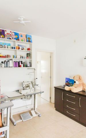 Casa à venda com 195m², 4 quartos e 2 vagas Casa à venda com 195m², 4 quartos e 2 vagasCozinha