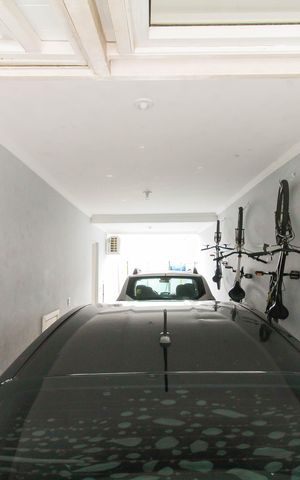 Casa à venda com 195m², 4 quartos e 2 vagas Casa à venda com 195m², 4 quartos e 2 vagasÁrea externa