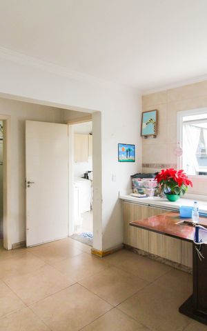 Casa à venda com 195m², 4 quartos e 2 vagas Casa à venda com 195m², 4 quartos e 2 vagasCozinha