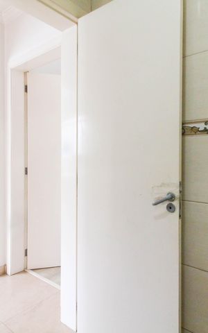 Casa à venda com 195m², 4 quartos e 2 vagas Casa à venda com 195m², 4 quartos e 2 vagasBanheiro