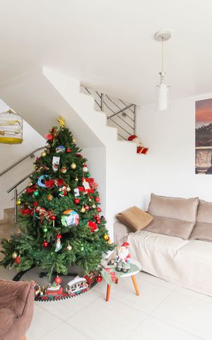 Casa à venda com 195m², 4 quartos e 2 vagas Casa à venda com 195m², 4 quartos e 2 vagasSala
